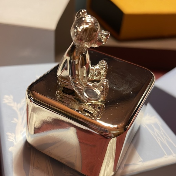 Wedgwood London Bear Music Box - Picture 5 of 8